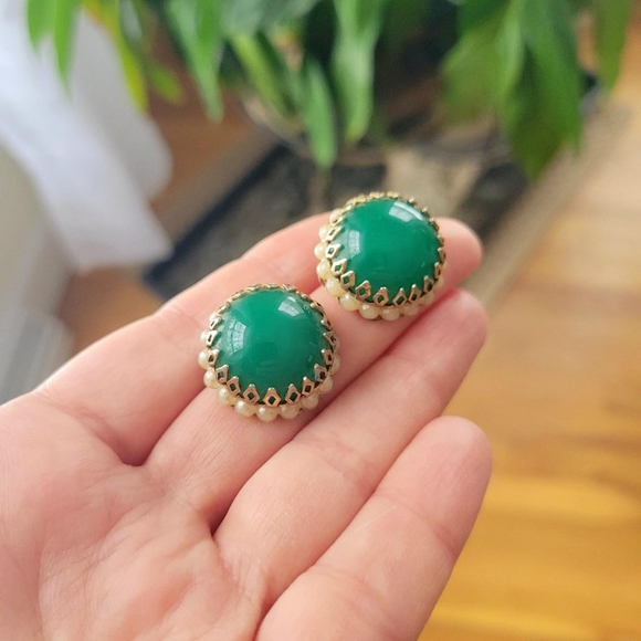 Vintage Green Gemstone Clipon Stud Earrings - Picture 3 of 8